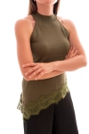 Asymetryczny sweter z dekoltem halter i koronką matcha - Celebracja Butik